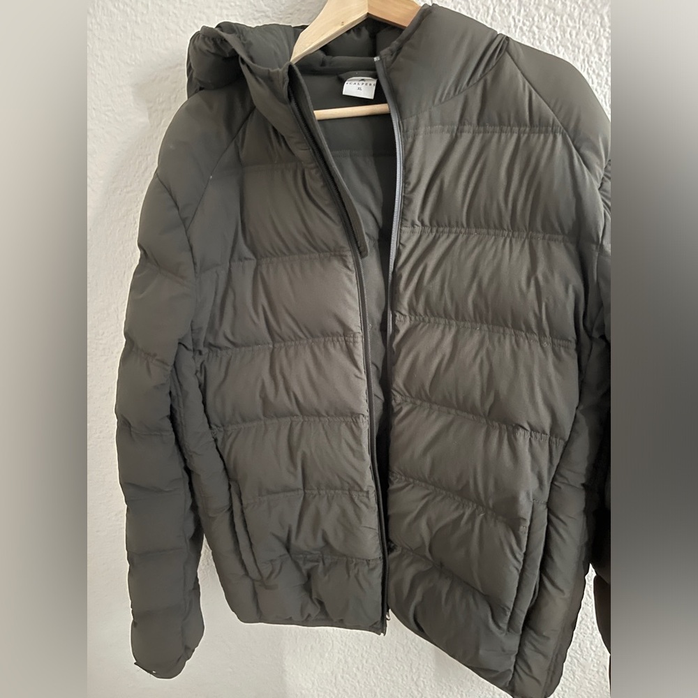 Very warm. Great condition. Size XL. Scalpers is a Spanish brand.